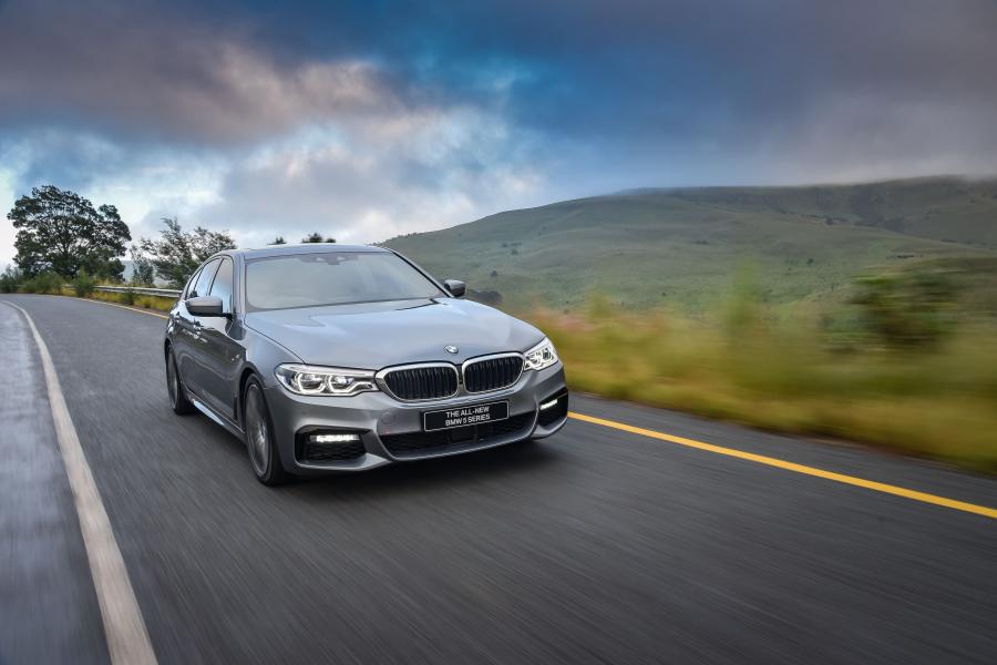  BMW 540i Sedan M Sport 2017 года  (ZA) (фото 37 из 40)